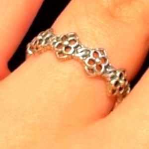 Pandora ring.size 5